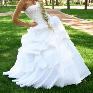 Продам белоснежное свадебное платье в отличном состояние