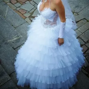 Продаю свадебное белое платье с обручами 